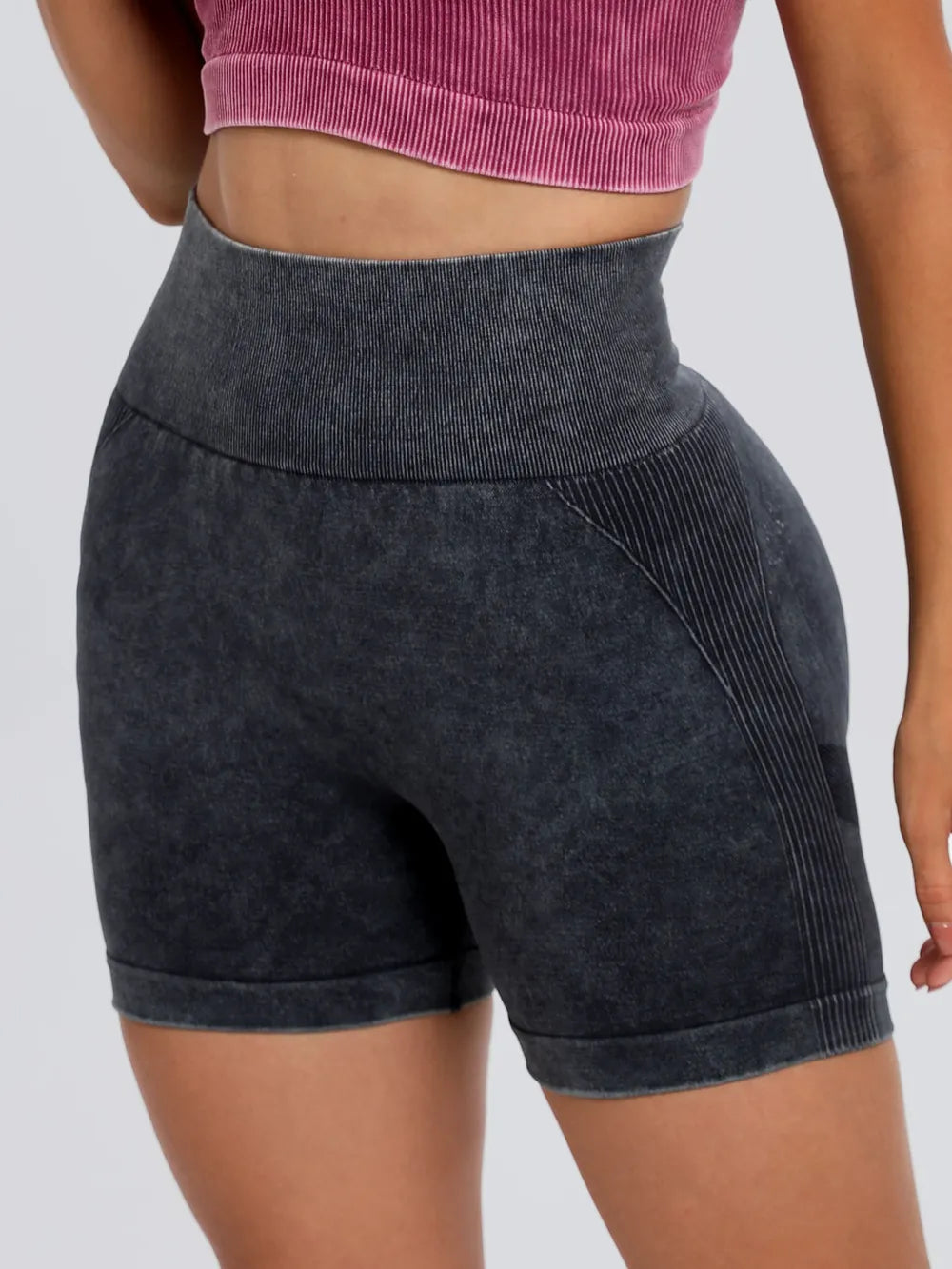 Peeli seamless leggings dark gray — side profile showing push-up silhouette