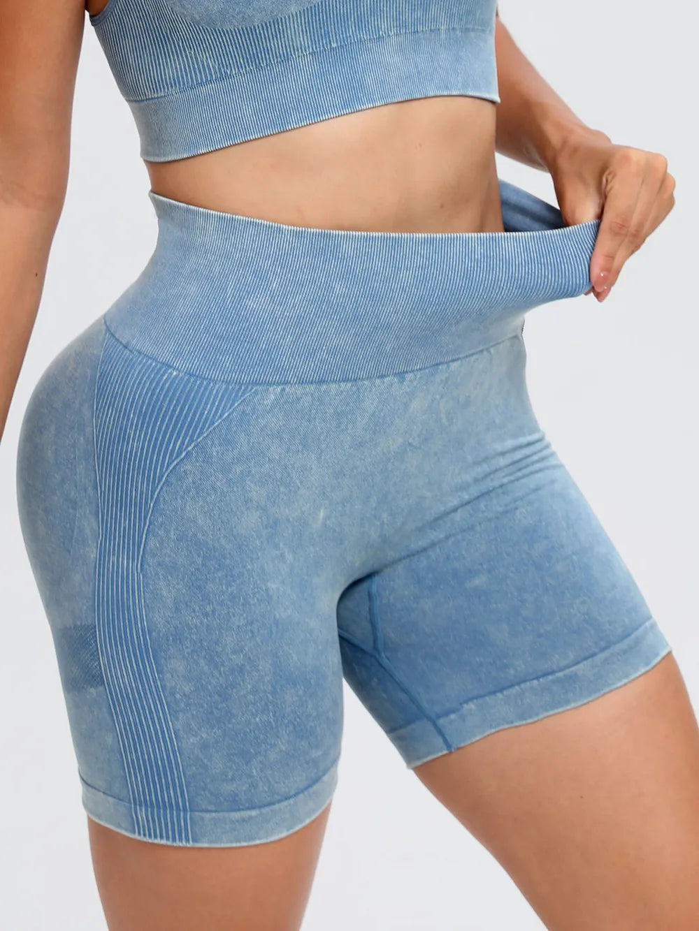 Peeli seamless leggings light blue - side profile showing push-up silhouette