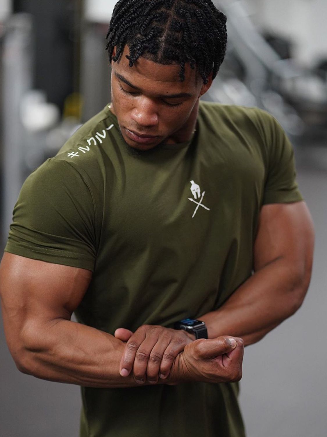 Men's plus size green short sleeve crew neck tee side pose