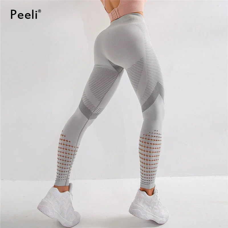 Peeli seamless leggings white — side profile showing push-up silhouette 