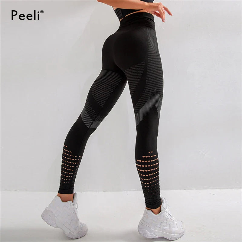 Peeli seamless leggings black — side profile showing push-up silhouette